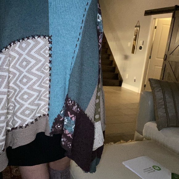 Poncho - Picture 2 of 2